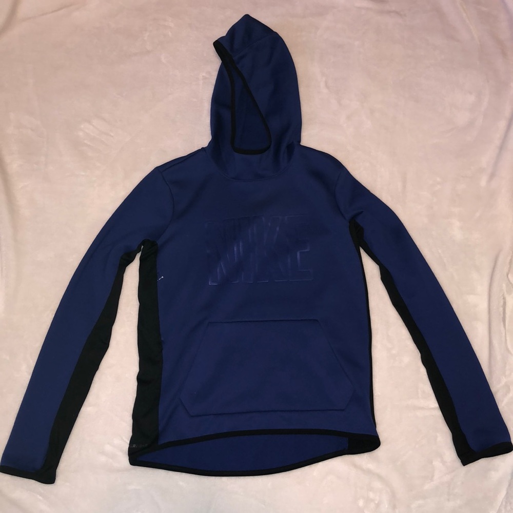 nike therma fit hoodie